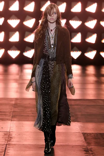 Look 5